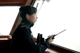 筑梦现代化 共绘新图景·青春之歌|海上“花木兰”——记我国首位远洋公务船女船长詹春珮图片