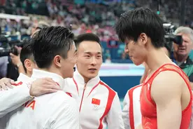 中国体操男团出现失误与金牌擦肩，人民体谈：渴望金牌，但绝不唯金牌论图片