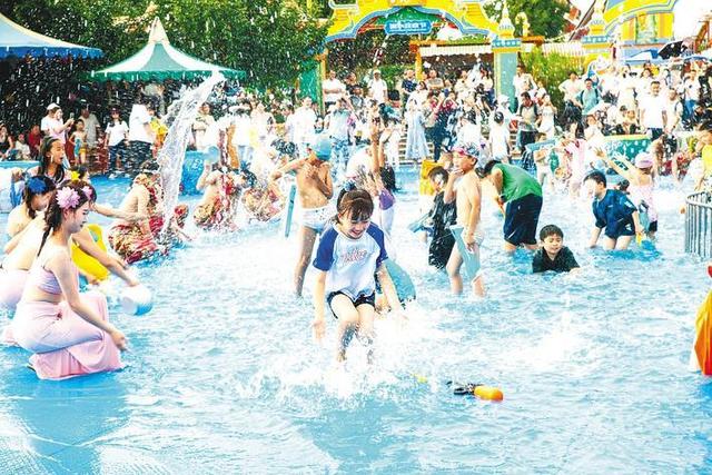 文博体验兴 亲水项目火 夜游消费旺——荆州暑期文旅市场热力四射