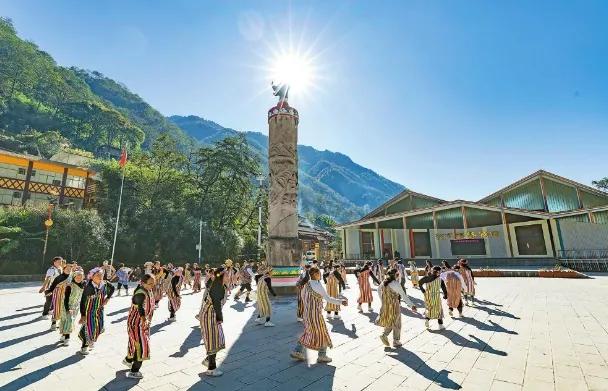 这才是大自然的高定!独龙江限定“翡翠绿”上新