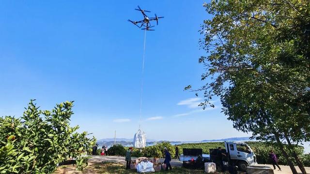 看，丹江口水库中央这幅“水墨长卷”！