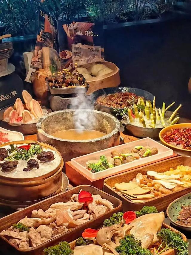 把冬天调成暖色系！松山湖落羽杉红了，温泉冒泡了，火锅沸腾了～