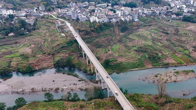 三桥跨时代 一河阅古今——纳雍总溪河与桥的故事