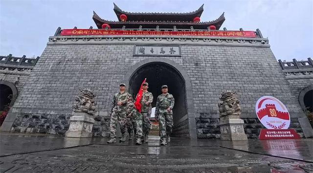 青绿执笔千万卷，颂礼山河一片心——湄公河旅游举行升旗仪式共庆祖国华诞