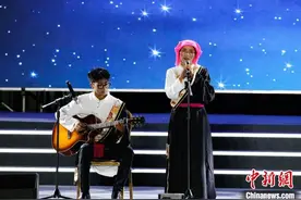 （人权行动看中国）草原母子从青海高原唱到乌兰巴托图片