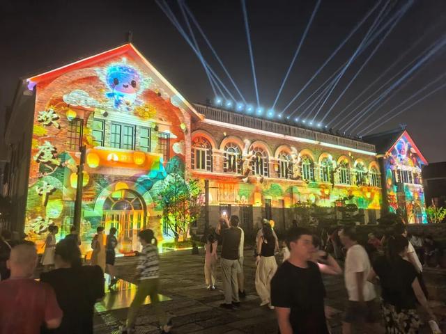 游上海松江 寻上海之根丨逛市集、赏光影、猜灯谜，快带上家人到广富林过节！