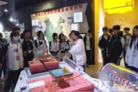 百名学生参加防震减灾科普活动图片