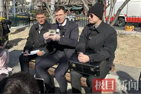 带622张日军侵华照片抵京的法国小伙马库斯：将去上海试着寻找外祖父朋友的后代图片