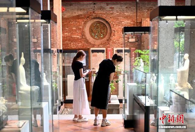 （文化中国行）雕梁画栋依旧 百年侨厝永德会馆展新韵
