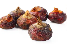 马上停止生吃这水果，会让体内长满虫！12月街头正热卖，别因为一小口悔恨终生图片