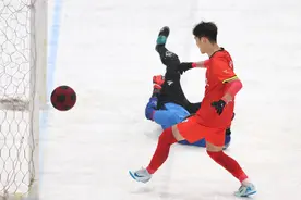 2025年上海合作组织雪地足球赛开赛图片