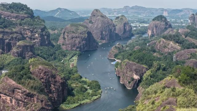 国庆假期过半，安全秩序不松懈！龙虎山文明旅游服务暖人心！