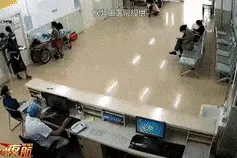 男子一口气喝完冰镇饮料后，吐血1000毫升！医生紧急提醒……图片