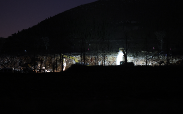 养牛场的秘密：两年多未见一头牛，每天盗采数十车矿石倒卖