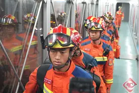 星夜启程 奔赴灾区 续写中缅两国“胞波”情谊新篇章图片