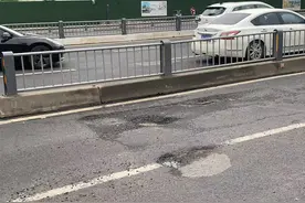 阳光政务 ｜ 道路布满“陷阱”  应该谁来管？图片