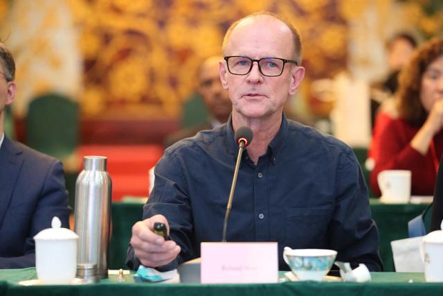 东西问丨汉学家薄国强：在骑行中感知文化中国