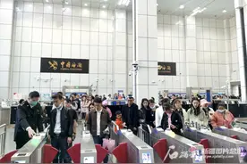 双节期间中哈霍尔果斯国际边境合作中心进出区超17.6万人次图片