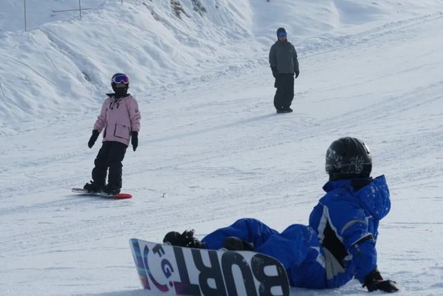 “冰雪绘米东 欢歌庆雪季”2025年米东区冰雪风情季火热启幕