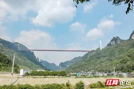 不一样的视角，深入德夯大峡谷看矮寨大桥更壮美图片