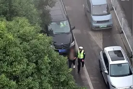 胆大妄为！冒充警察骗财骗色，男子被依法刑事拘留图片