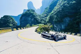 张家界天门山竞速传奇再升级！亚洲首届AI自动驾驶竞速赛事将在天门山举行图片