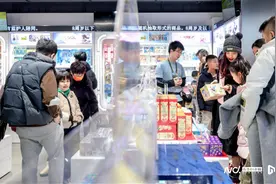 卡游引领泛娱乐消费市场复苏，年轻人买潮玩当年货图片