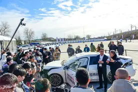 迎战极速翻滚测试，奔腾B70踏上新征程图片