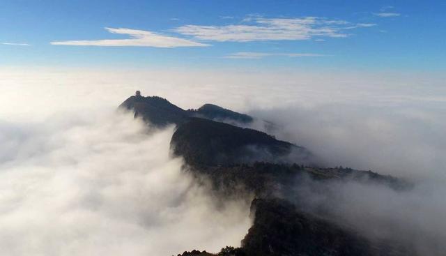 “小小峨眉山”爆梗刷屏，背后是山岳型景区转型的“小小努力”