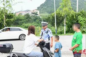 发力！娄底交警集中整治摩电交通违法行为图片