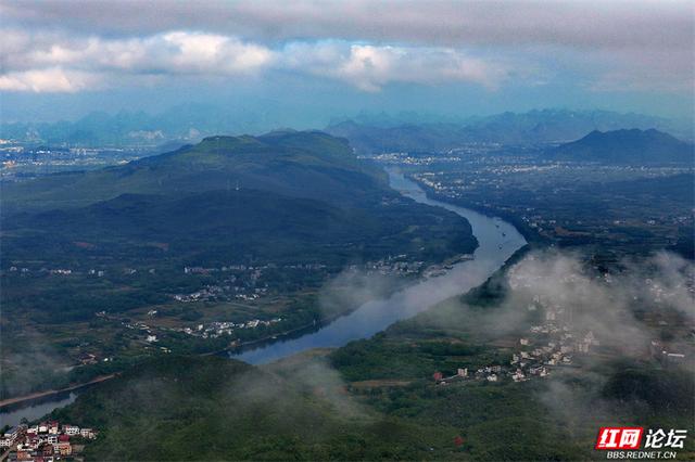 岁暖时刻丨桂林乌桕滩：晨露沾帐篷，午风摇竹影，暮色染峰林