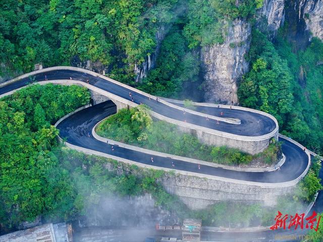 2025“冲顶天门”全国登山挑战赛（张家界天门山站）圆满落幕