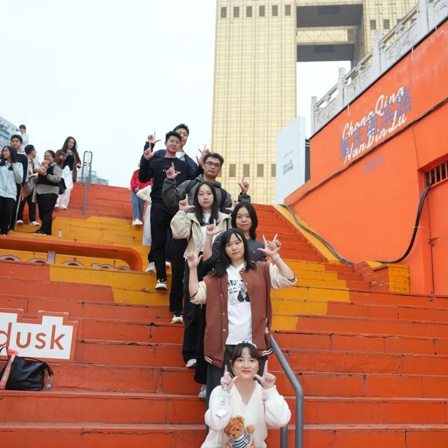 青春就要这“young”玩出“趣” | 在Citywalk中寻找同频“搭子”