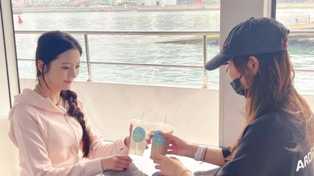 请您喝奶茶！乘船赏海景、打卡超炫灯光秀......来青岛感受金秋暖意吧~