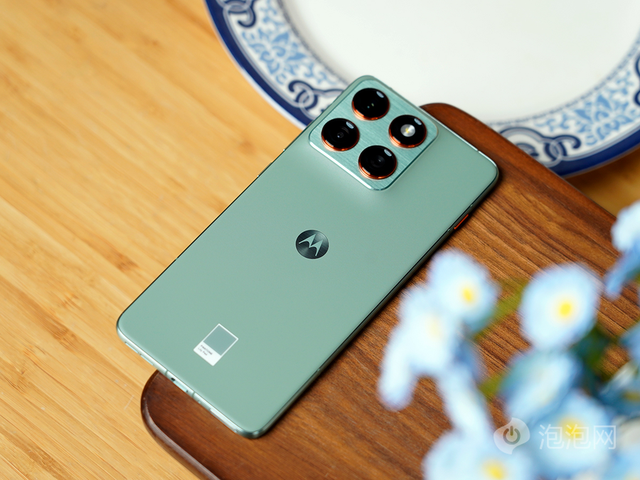 超纤薄设计，轻巧好手感 联想moto X70 Air评测