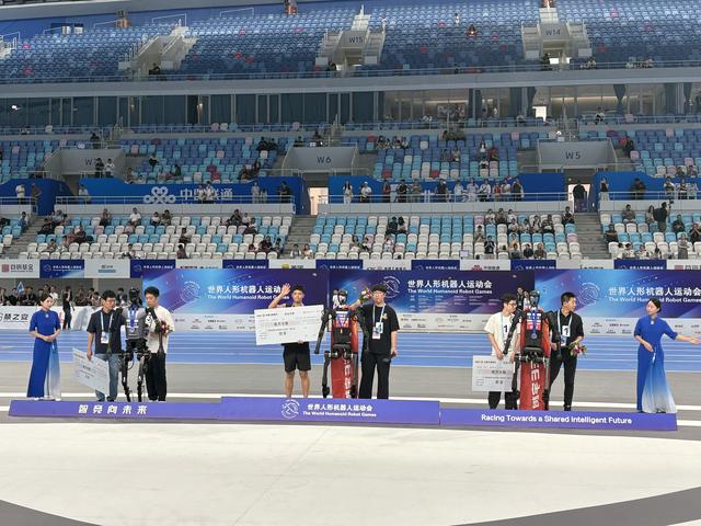 宇树科技获4×100米接力赛冠军