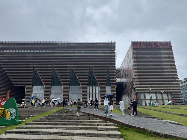 日均超万人！市民游客扎堆打卡省博，“丑萌”镇墓兽成新晋顶流