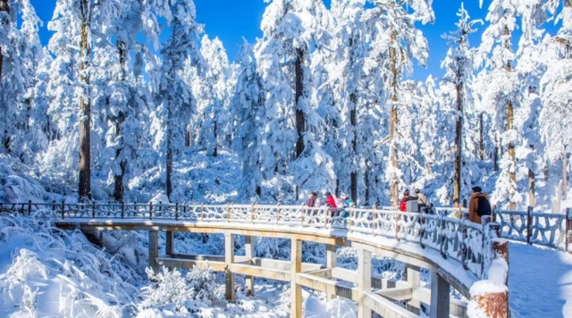 瓦屋山跻身世界旅游名山，“绝壁飞瀑徒步线”获评国际示范线路