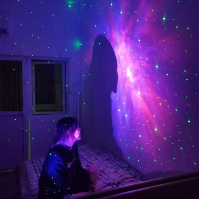 “累死累活，受尽折磨，还痴心妄想谈恋爱”