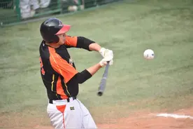 “熊猫杯”慢垒联赛总决赛落幕 成都台协兄弟队夺冠图片