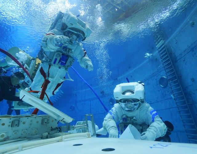 神二十一乘组指令长张陆：生命可以老去 唯有荣耀绚烂天地