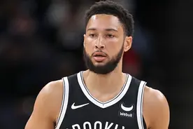 西蒙斯：人们似乎忘了 健康的我其实还是很有实力的图片