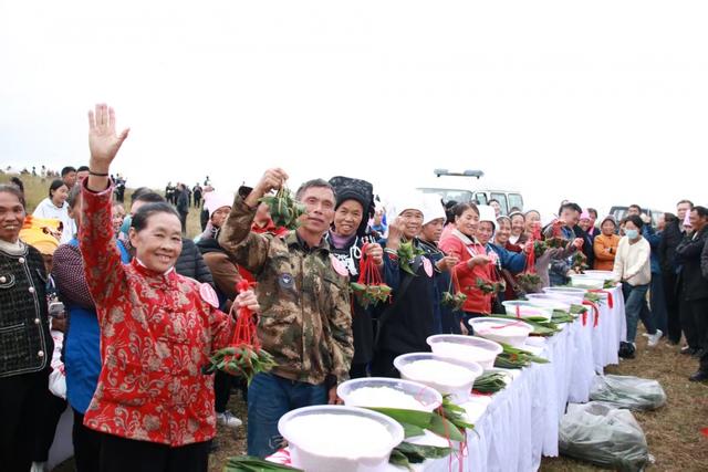 打糍粑、背媳妇、拔河……代化“九九重阳”皇帝坪登高节圆满落幕
