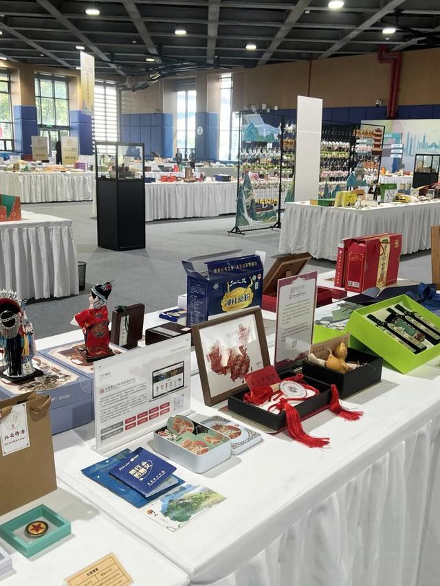 非遗“潮”起来！中国手艺网携文创精品亮相湖北文旅盛会