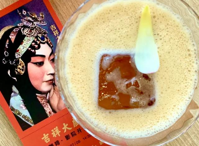 火出圈！王府井“空中戏院”成年轻人打卡新宠——