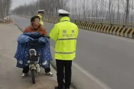 不戴头盔不安全！高唐交警持续开展安全头盔违法整治行动图片