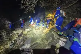男子带娃登山时突然倒地身亡，孩子：以为爸爸睡着了图片