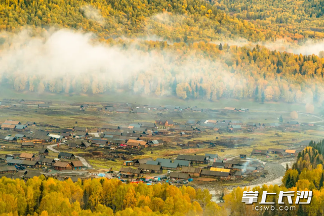 最美秋色旅游专列 新疆南北疆全景19日游，9月长沙出发，4699元起