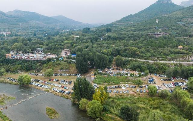 国庆假期，石崮寨景区迎来客流小高峰