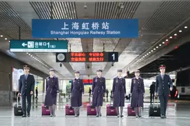 想当“春运列车文明平安志愿者”吗？报名请见→图片